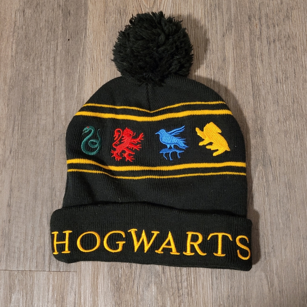 Harry Potter Hogwarts Pom Beanie size 0S